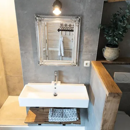 De Vier Jaargetijden Nocleg ze śniadaniem 4*